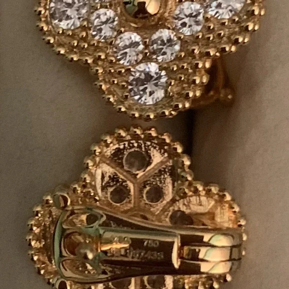 18 K gold sparkly crystal four leaf lucky clover stud earrings - Picture 10 of 12